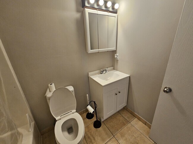 Building Photo - 3009 Pearl Ave