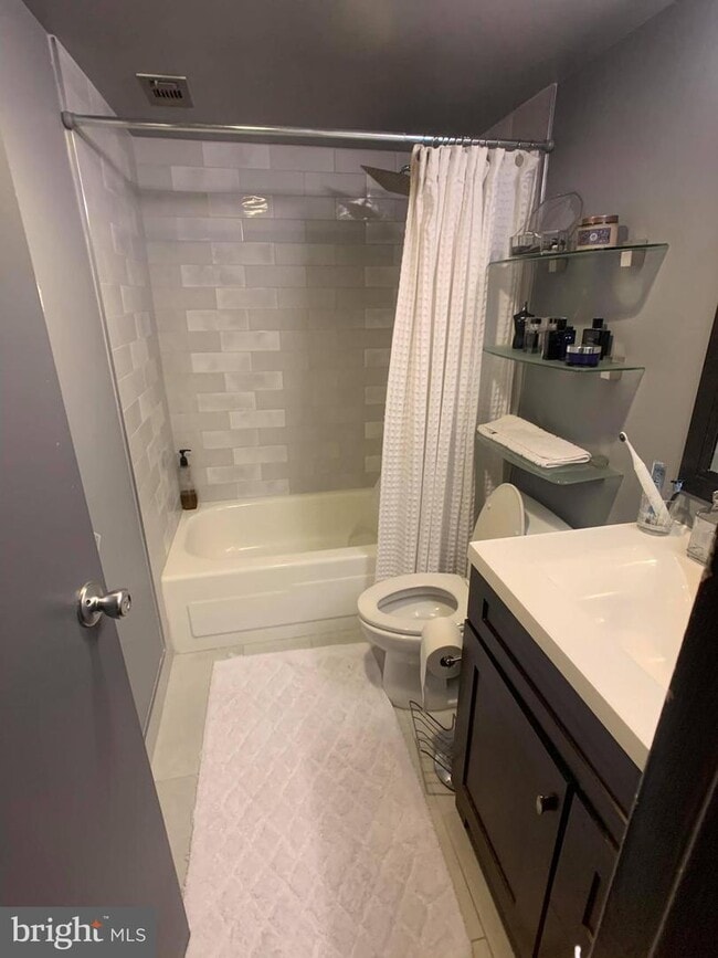 Primary Photo - 4500 S Four Mile Run Dr