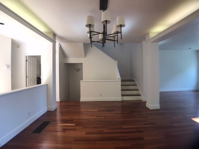 Building Photo - Stunning Goose Hollow-Southwest Hills Home...