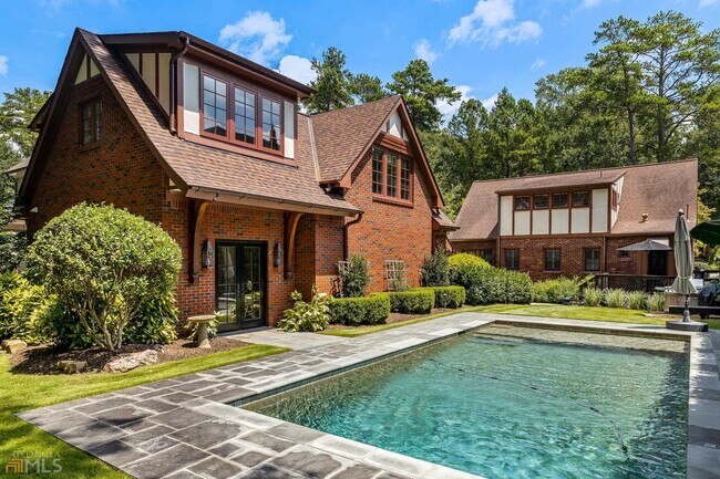 Building Photo - 3312 W Shadowlawn Ave NE