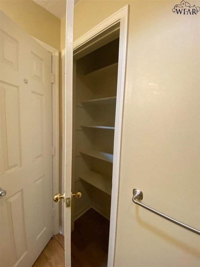 Building Photo - 3803 Stonegate Dr
