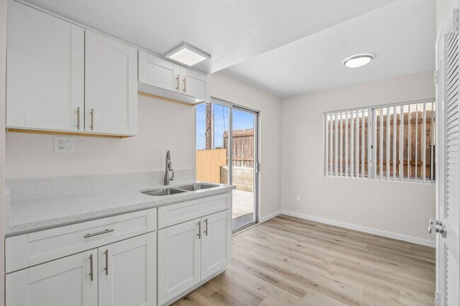 Building Photo - 455 Del Mar Ct