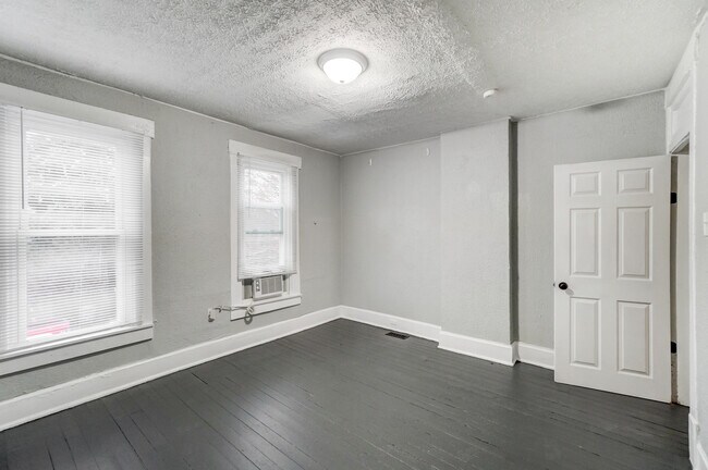 Building Photo - 64 E Innis Ave