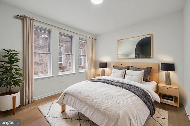 Building Photo - 5431 Walnut St