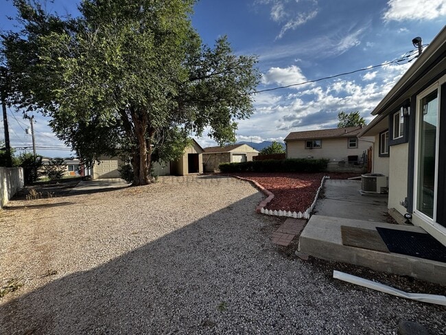 Building Photo - Cute 2 Bedroom House in South Colorado Springs with Large Garage