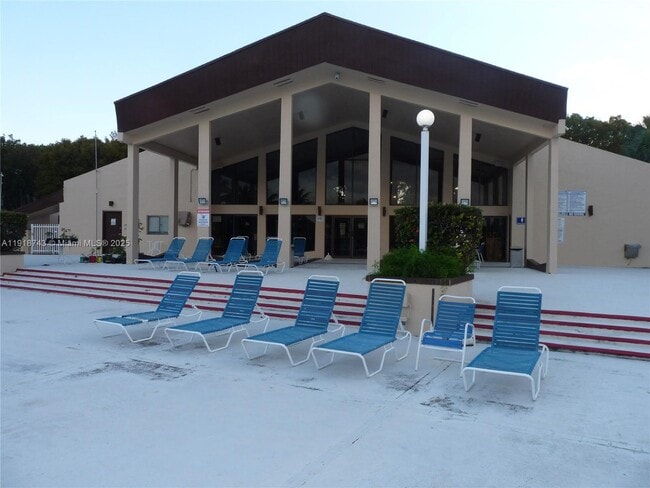 Building Photo - 14415 N Kendall Dr