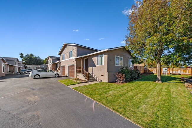 Primary Photo - Coastal Comfort in Pleasure Point – Modern...