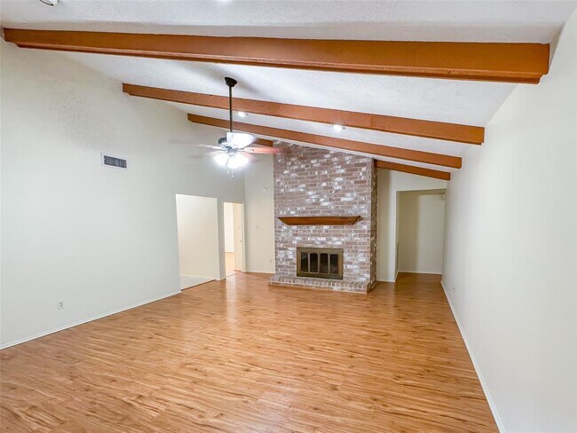 Building Photo - 2926 Colonial Dr