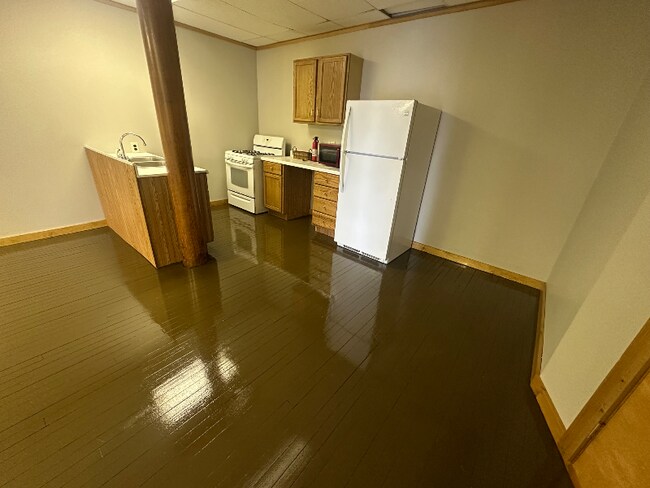 Building Photo - 120 N Main St