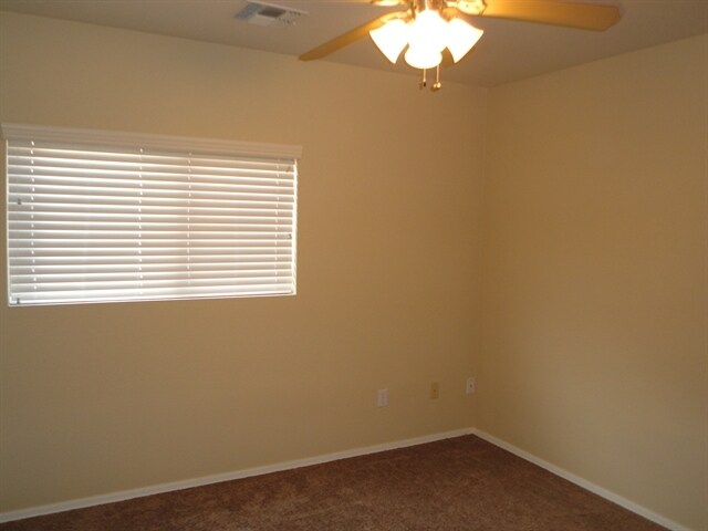 Building Photo - 211 E Valley View Dr