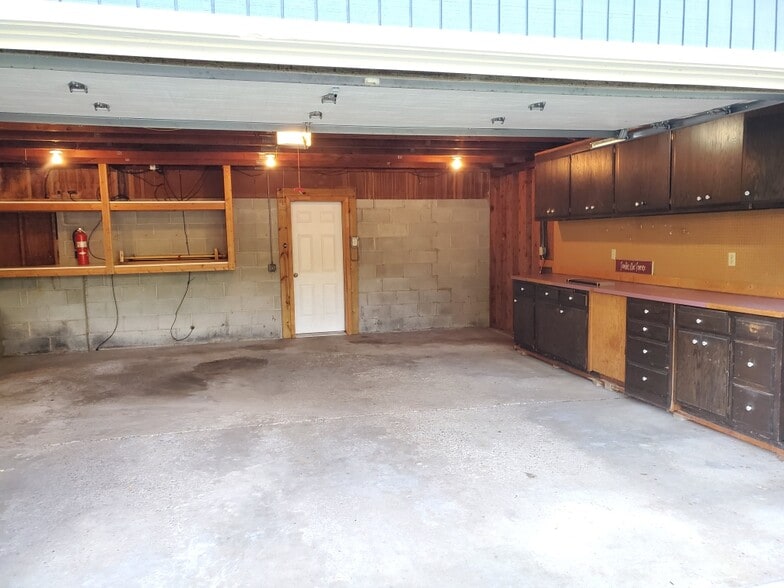 Building Photo - 2117 Fern Ln