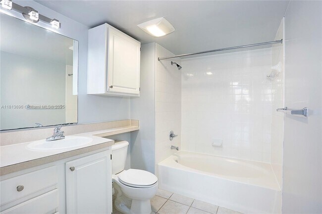 Building Photo - 2665 SW 37th Ave