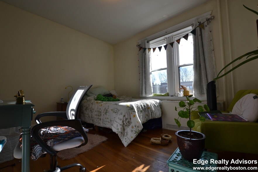 Building Photo - 1999 Commonwealth Ave