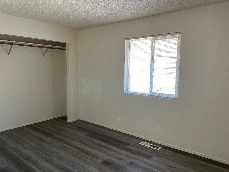 Building Photo - 470-755-755 Tule Dr
