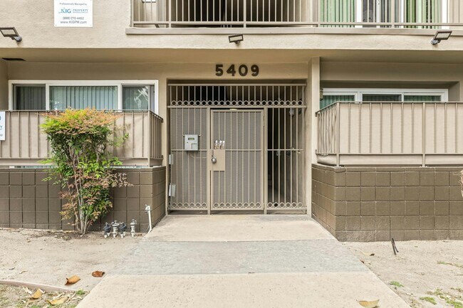 Building Photo - 5409 Radford Ave