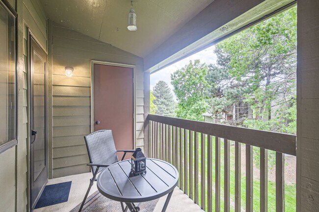 Building Photo - Mission Hills One Bed Condo For Rent! Central Fort Collins!