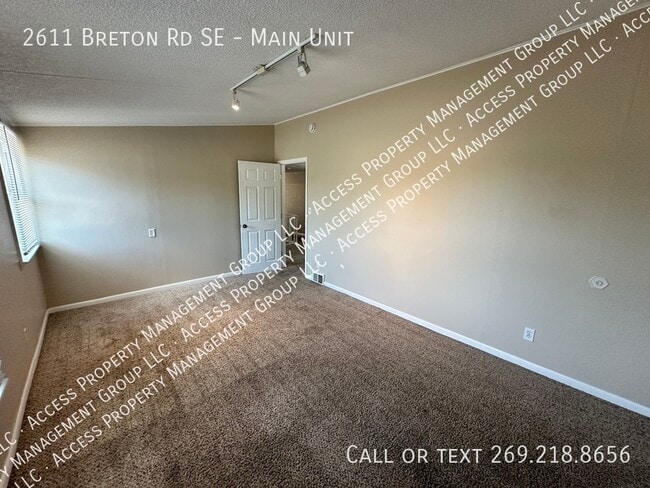 Building Photo - 2611 Breton Rd SE