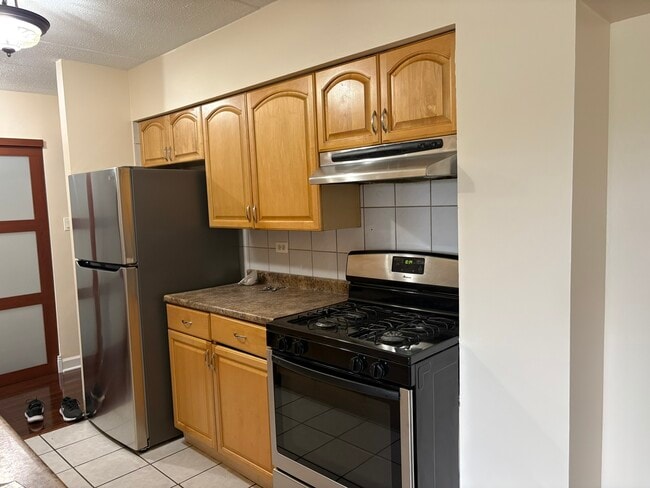 Building Photo - 220 S Roselle Rd