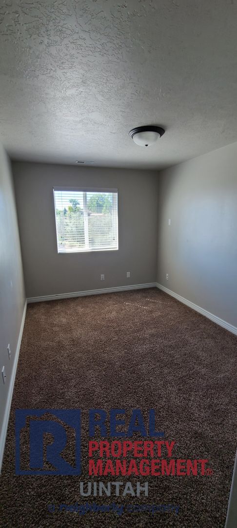 Building Photo - Cozy 3 Bedroom 2 1/2 Bath Condo