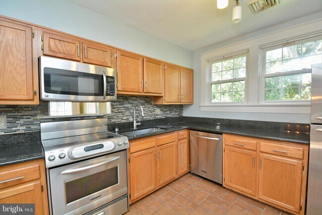 Building Photo - 8609 Oxon Hill Rd
