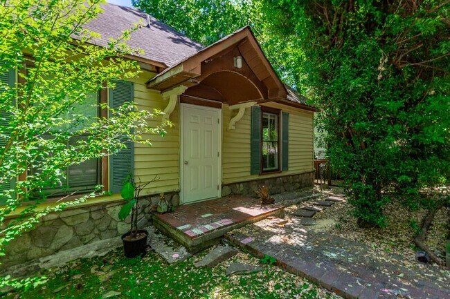 Building Photo - 518 E Manning St