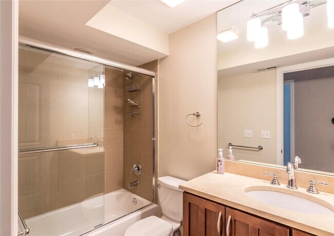 Building Photo - 610 Forest Ct