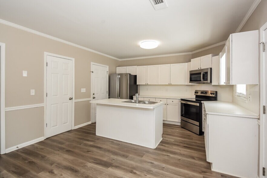 Building Photo - 2969 Kaley Dr NW