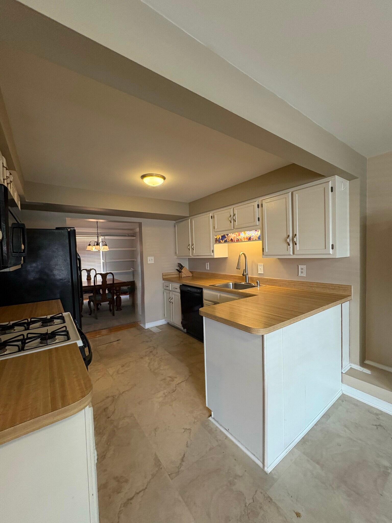 Building Photo - 8002 Cattail Ct