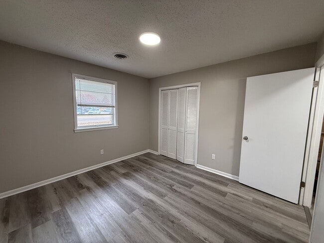 Building Photo - 451 S Thomas St