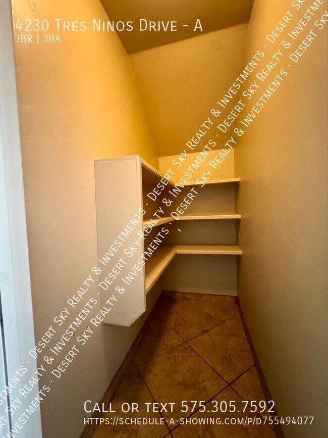 Building Photo - 4230 Tres Ninos Dr