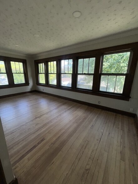 Building Photo - 811 N Dequincy St