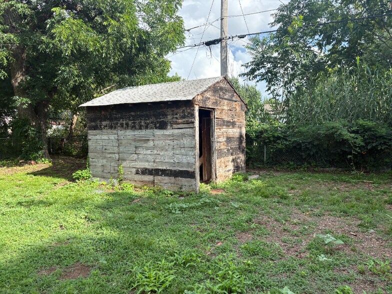 Building Photo - 6606 NW 33rd St