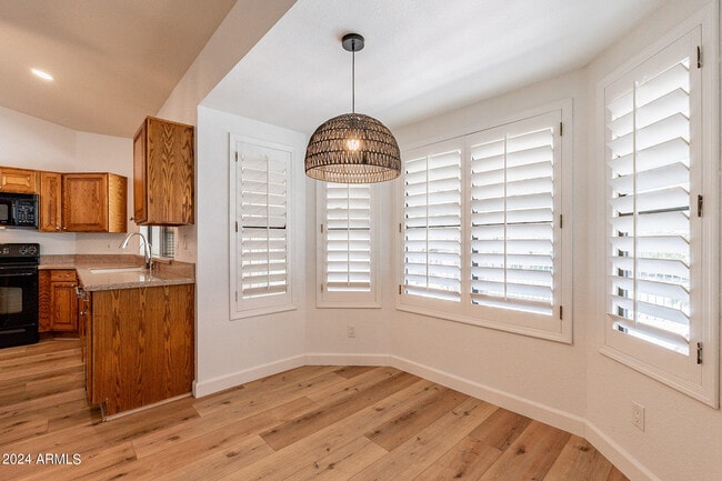 Building Photo - 1449 W Antiqua Dr