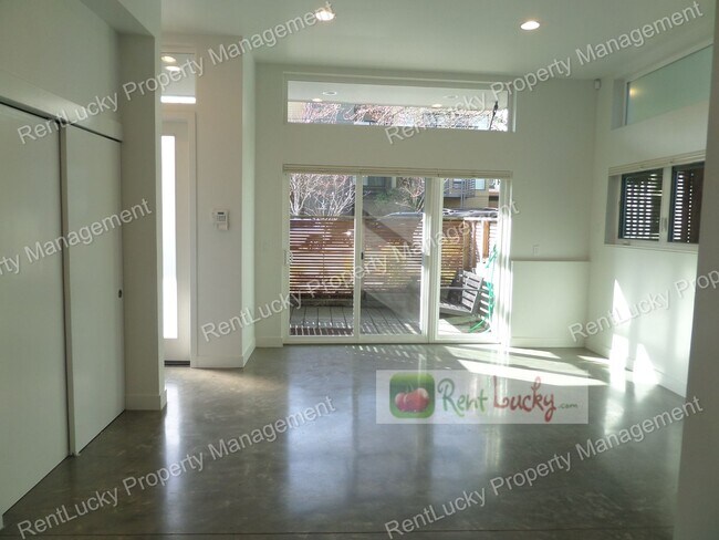 Building Photo - Spectacular VIEW 2 Bedroom+Den Townhome, Zoned For Residential & Commercial Use! Live and Work in...