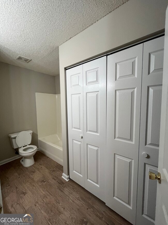 Building Photo - 300 Admiral's Walk Dr