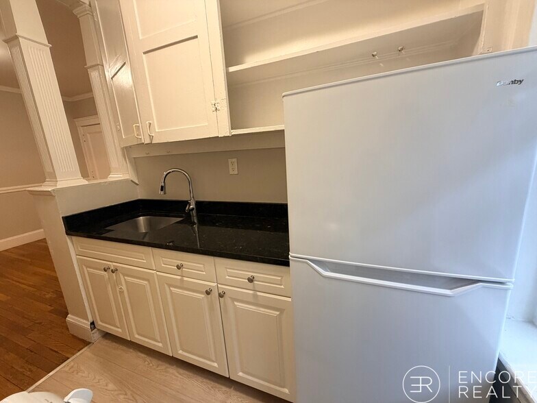 Building Photo - 1 Gray St