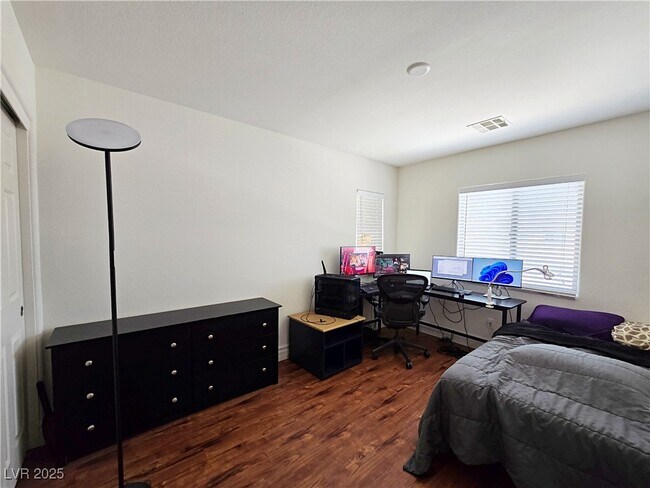 Building Photo - 125 Short Ruff Way