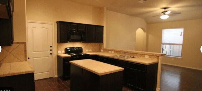 Building Photo - 526 Creekside Cir