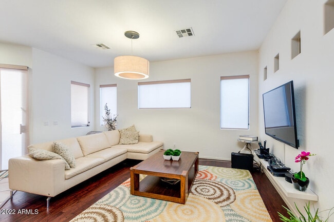 Building Photo - 2037 W Periwinkle Way