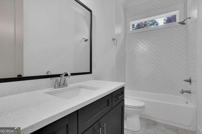 Building Photo - 6181 Shoreland Cir
