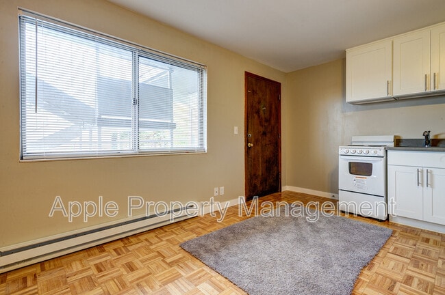 Building Photo - 9244 Greenwood Ave N