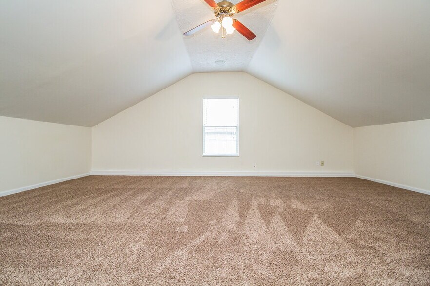 Building Photo - 2813 Louise Russell Dr