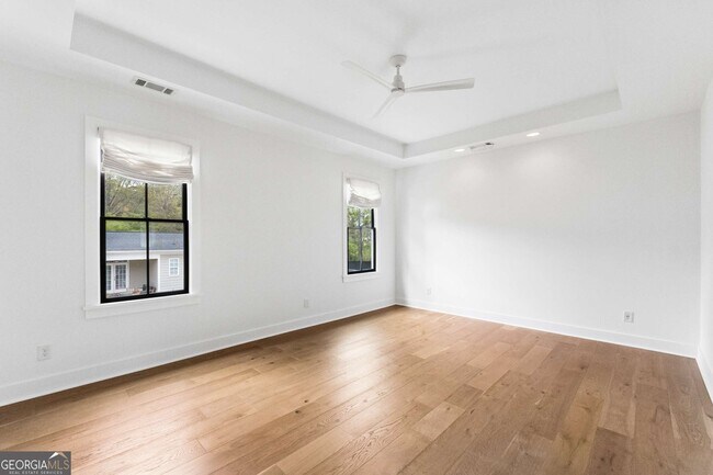 Building Photo - 98 Middle St