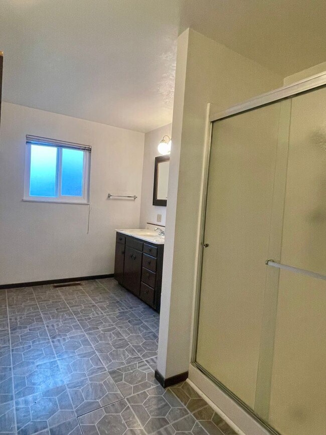 Building Photo - CHARMING 3 BED 2 BATH HOUSE WITH NEW HVAC, ROOF & LARGE FENCED BACKYARD