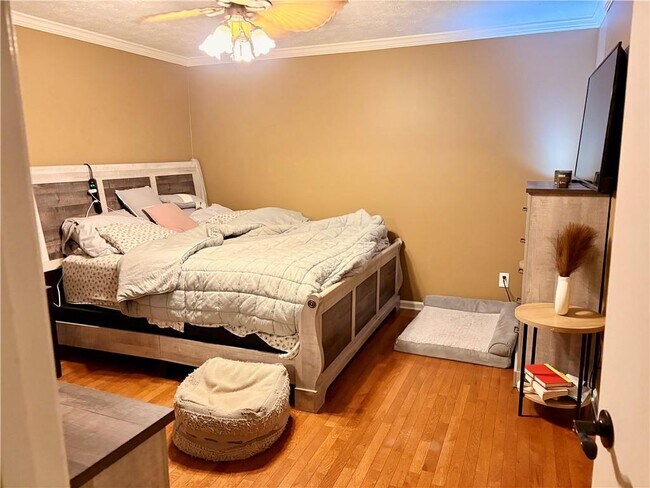 Building Photo - 3842 Skyline Dr