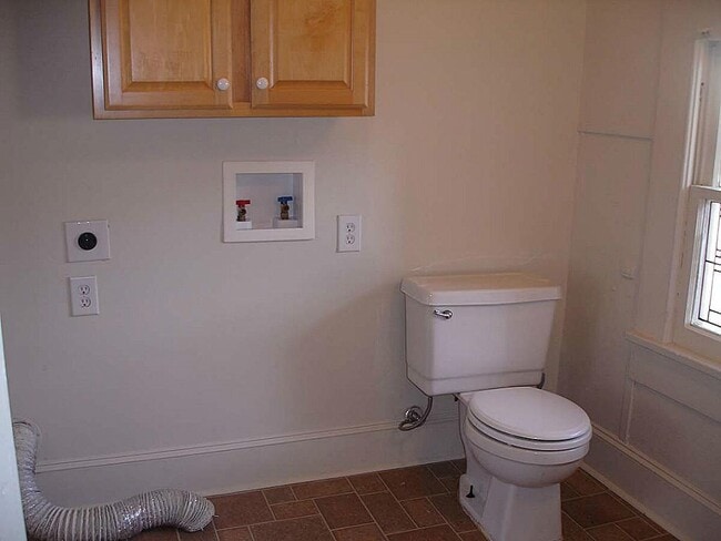 Building Photo - 315 W 21st St