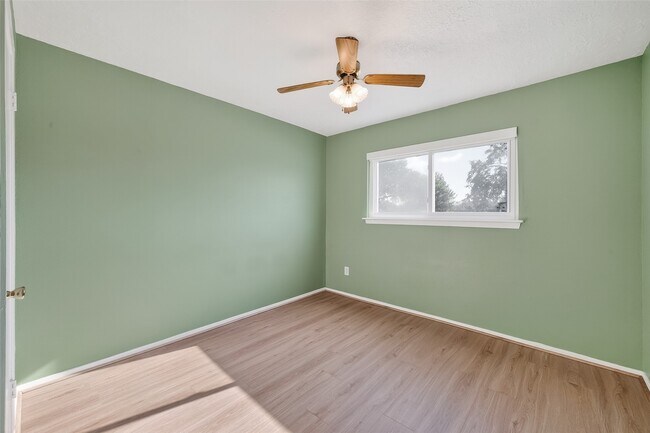 Building Photo - 8462 Leawood Blvd