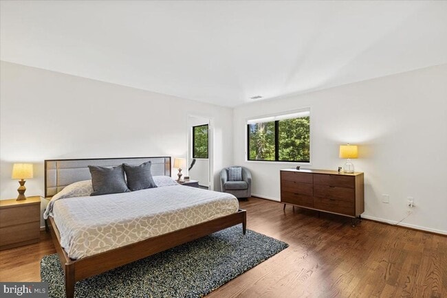 Building Photo - 9411 Fernwood Rd