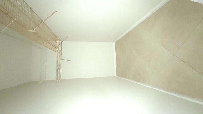Building Photo - 165 Canterbury G