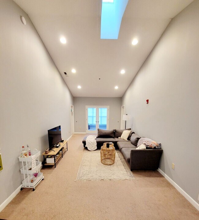 Building Photo - 100-201